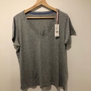 Vineyard Vines V-neck tee